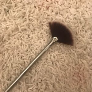it cosmetics fan brush